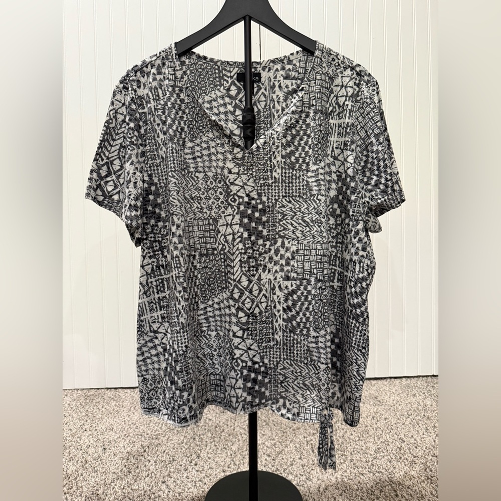 Erika Monochrome Geometric Blouse